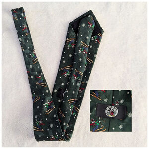 Mickey & Co Disney Vintage Goofy Skiiing Green Tie